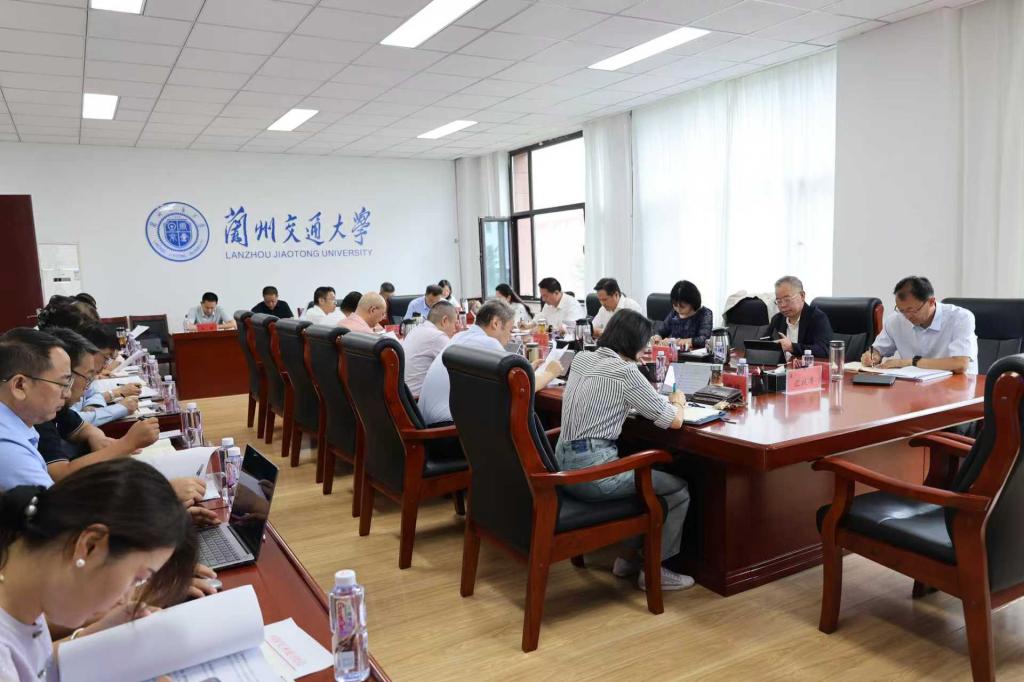 学校党委常委会会议传达学习习近平总书记重要论述、重要指示精神 研究部署开学筹备和新生报到工作