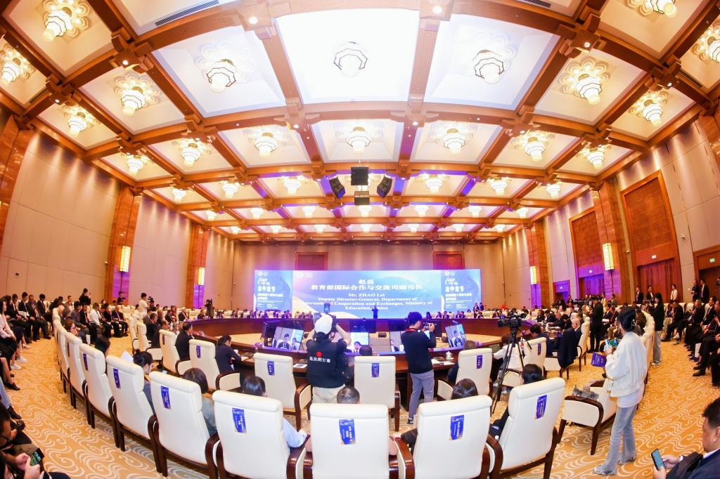 聂磊出席第八届丝绸之路（敦煌）国际文化博览会