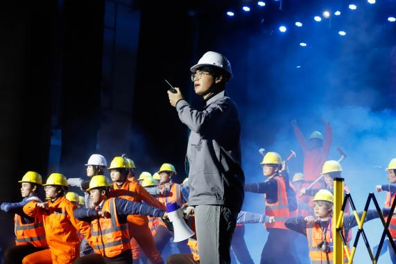 奏铁路华章 绽青春光芒——《铁轨上的青春》汇报演出圆满成功